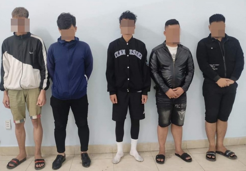 Tạm giữ 5 người trộm hơn 100 điện thoại của cửa hàng Điện máy Xanh ở Đà Nẵng